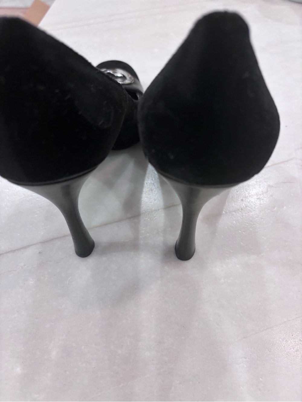Gucci Black Velvet Punps w/Silver Interlocking G Logo w Leather Trim & Round Toe - Picture 4 of 9
